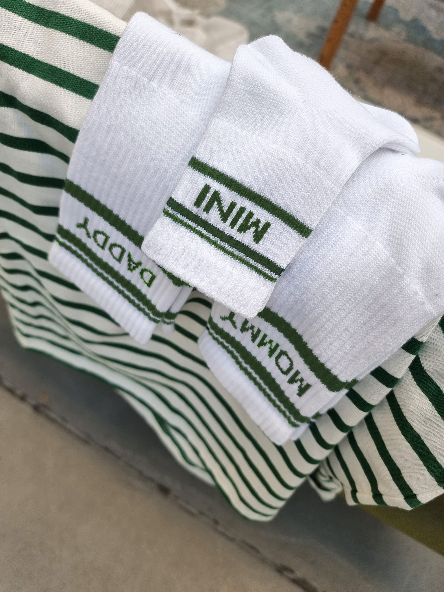 MOMMY Striped Socken - green